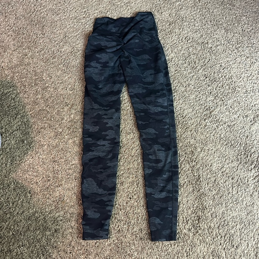 Bombshell size small black leopard soft and comes with bag